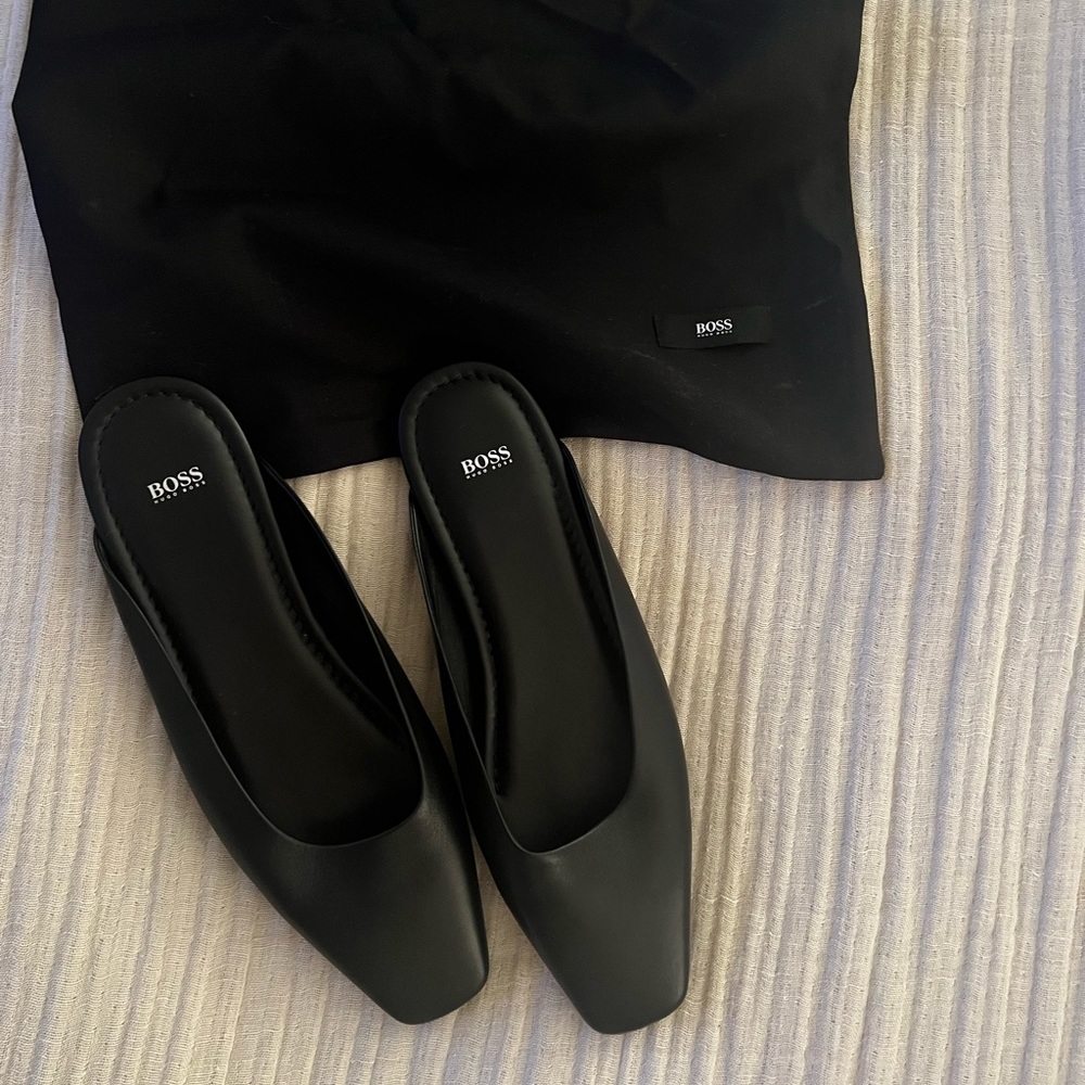 BOSS black flats
